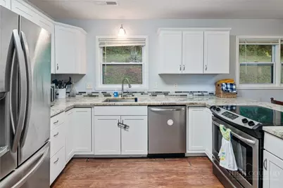 300 South Avenue, West Jefferson, NC 28694 - Photo 6