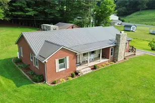 292 Buck Mountain Rd, West Jefferson, NC 28694 - Photo 2