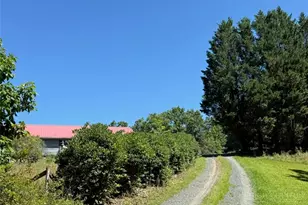 735 Weaver Ford Rd, Grassy Creek, NC 28631 - Photo 4