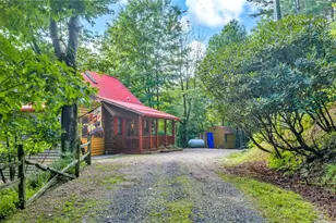 219 Ravenwood Dr, West Jefferson, NC 28694 - Photo 2