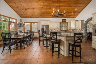 305 Laurel Ln, Blowing Rock, NC 28605 - Photo 20