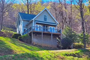 728 Townview St, West Jefferson, NC 28694 - Photo 1