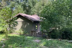 636 Dark Hollow Rd, Elk Park, NC 28622 - Photo 4