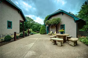 201 Grandwood Ln, Blowing Rock, NC 28605 - Photo 12