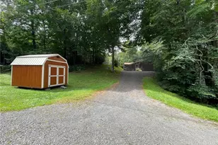 310 Country Ln, Newland, NC 28657 - Photo 34