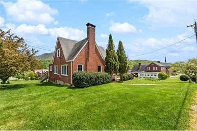 306 Wilton Avenue, West Jefferson, NC 28694 - Photo 2