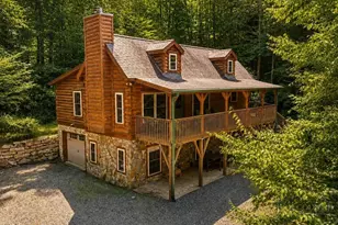 689 Sugar Mountain Dr, Sugar Mountain, NC 28604 - Photo 1