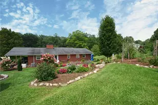 590 Cranberry St, Newland, NC 28657 - Photo 36
