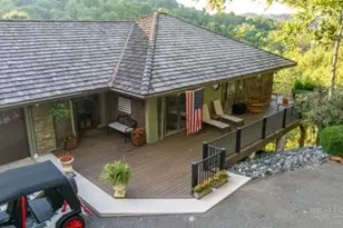 131 Meadowlark Ln, Banner Elk, NC 28604 - Photo 2