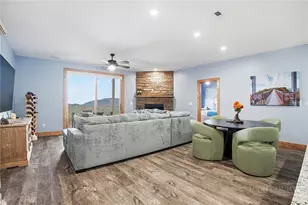 142 Crescent Ln, Sugar Mountain, NC 28604 - Photo 4