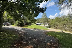16 Wineberry Ln, Newland, NC 28657 - Photo 4