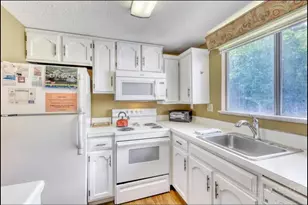 1040 Sugar Mountain Dr, Sugar Mountain, NC 28604 - Photo 10