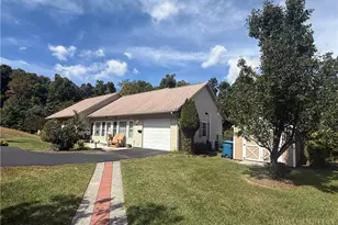 122 Forest Oak Ln, Jefferson, NC 28640 - Photo 2