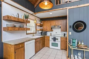 193 Lakeview Ln, Deep Gap, NC 28618 - Photo 4