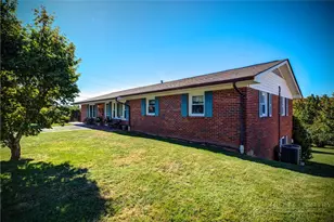 11 Center St, Sparta, NC 28675 - Photo 6