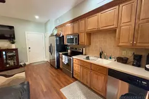 40 Club Villa Dr, Roaring Gap, NC 28668 - Photo 8