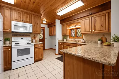 625 Mountain Glen Drive, Newland, NC 28657 - Photo 14