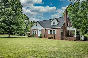 803 1st Ave N, Conover, NC 28613 - Photo 1