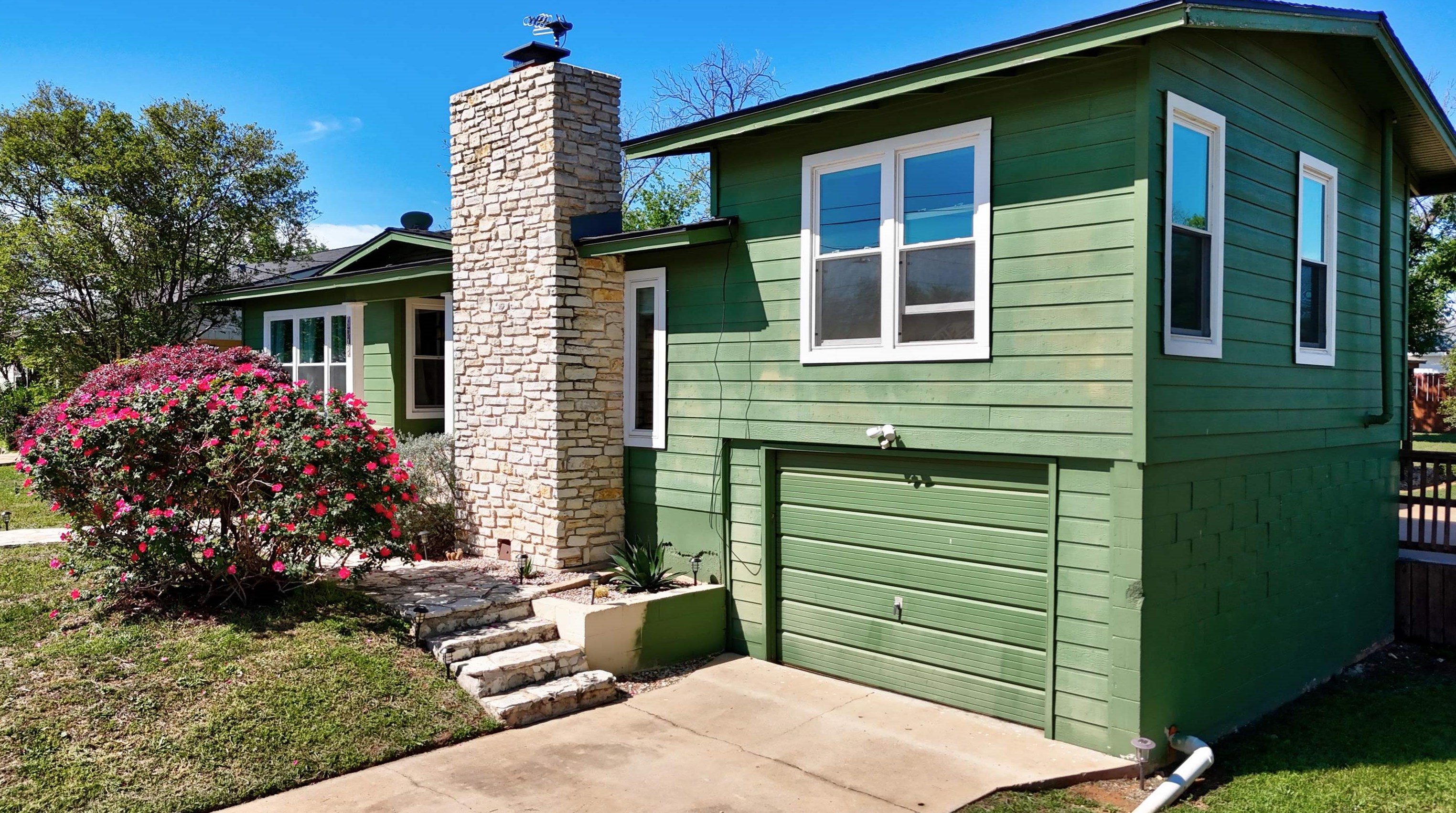 1709 Oatman St, Sunrise Beach, TX 78643-3009