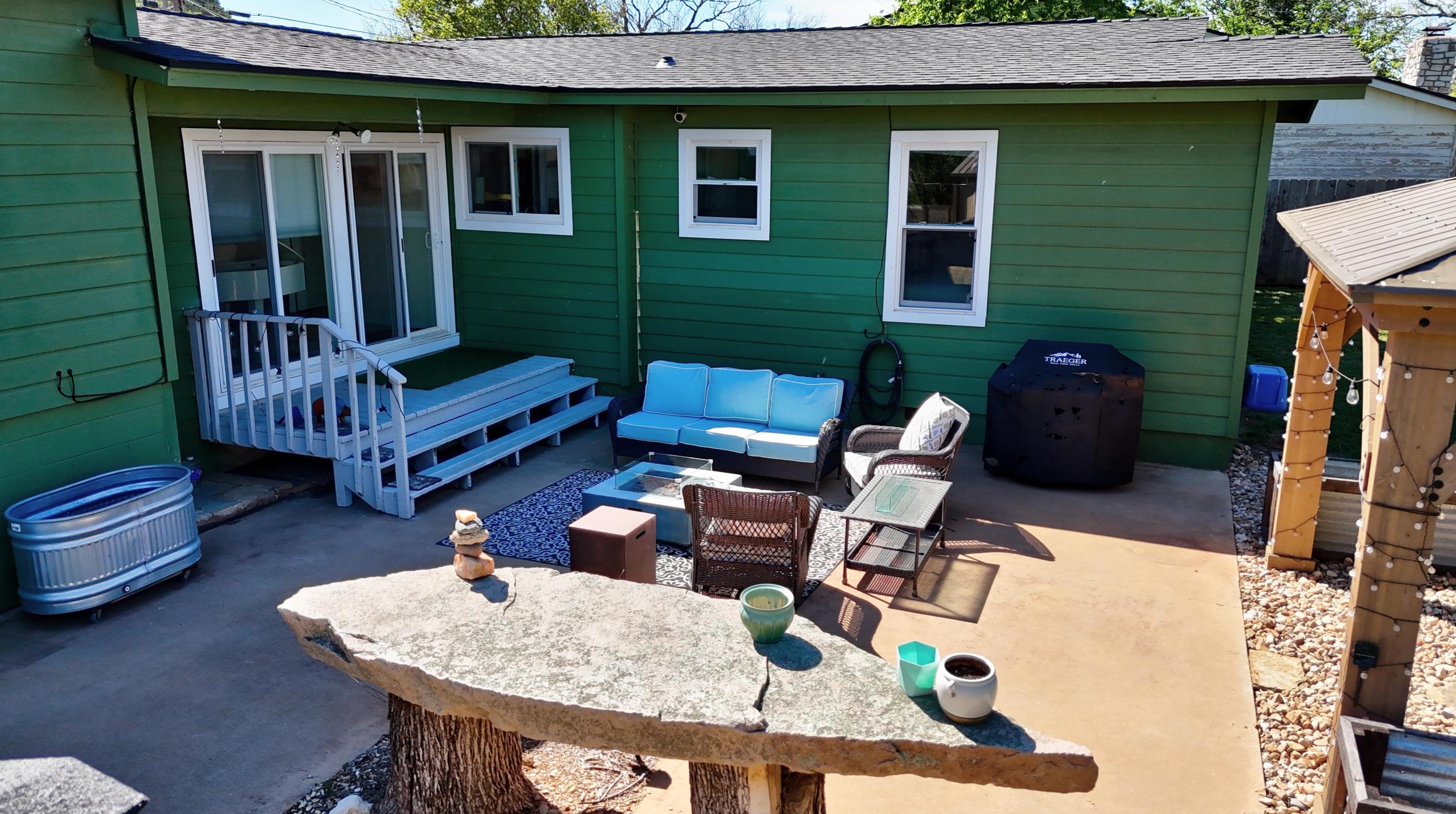 1709 Oatman St, Sunrise Beach TX  78643-2728 exterior