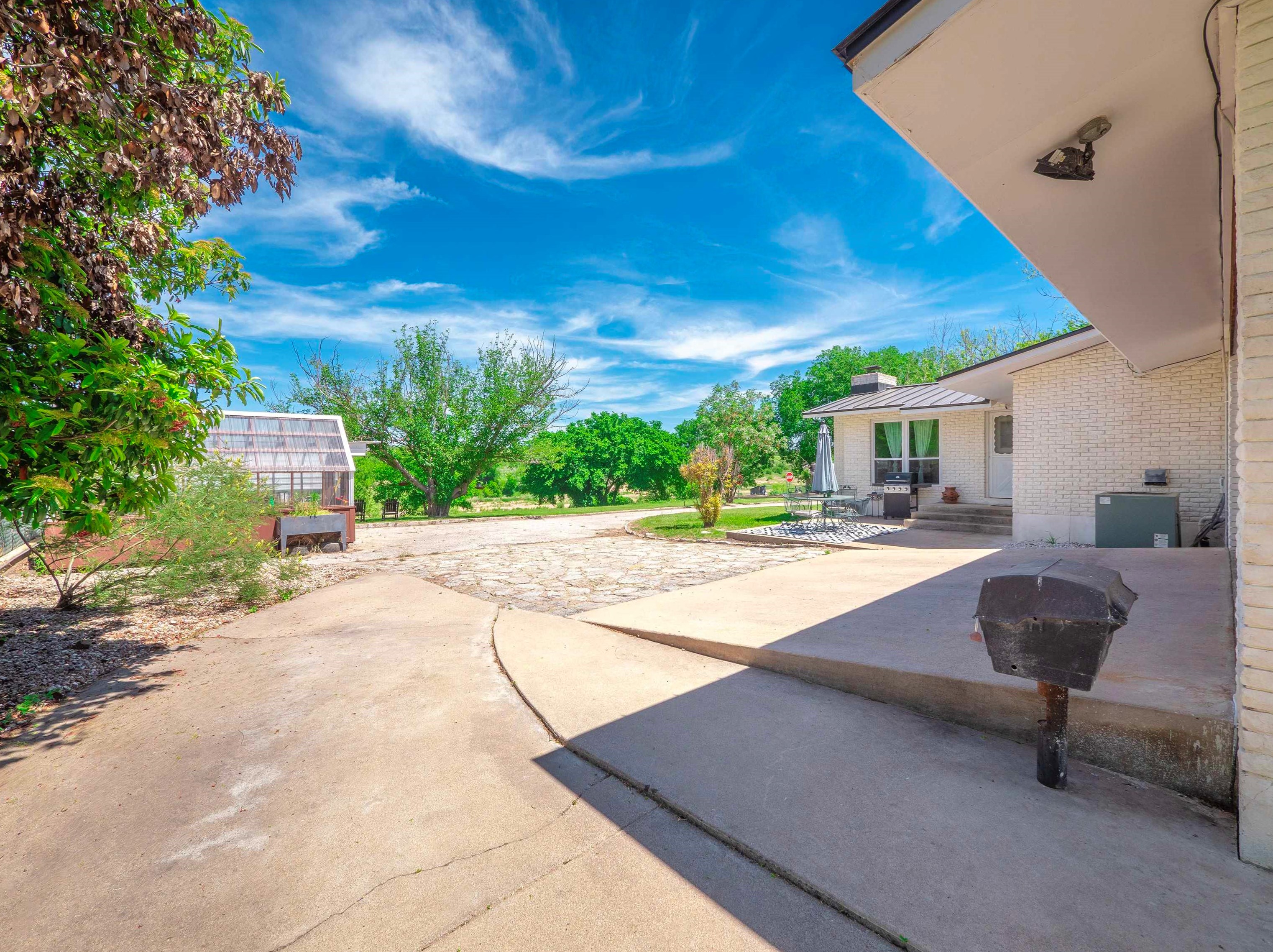 1107 Sandstone St, Sunrise Beach TX  78643-2426 exterior