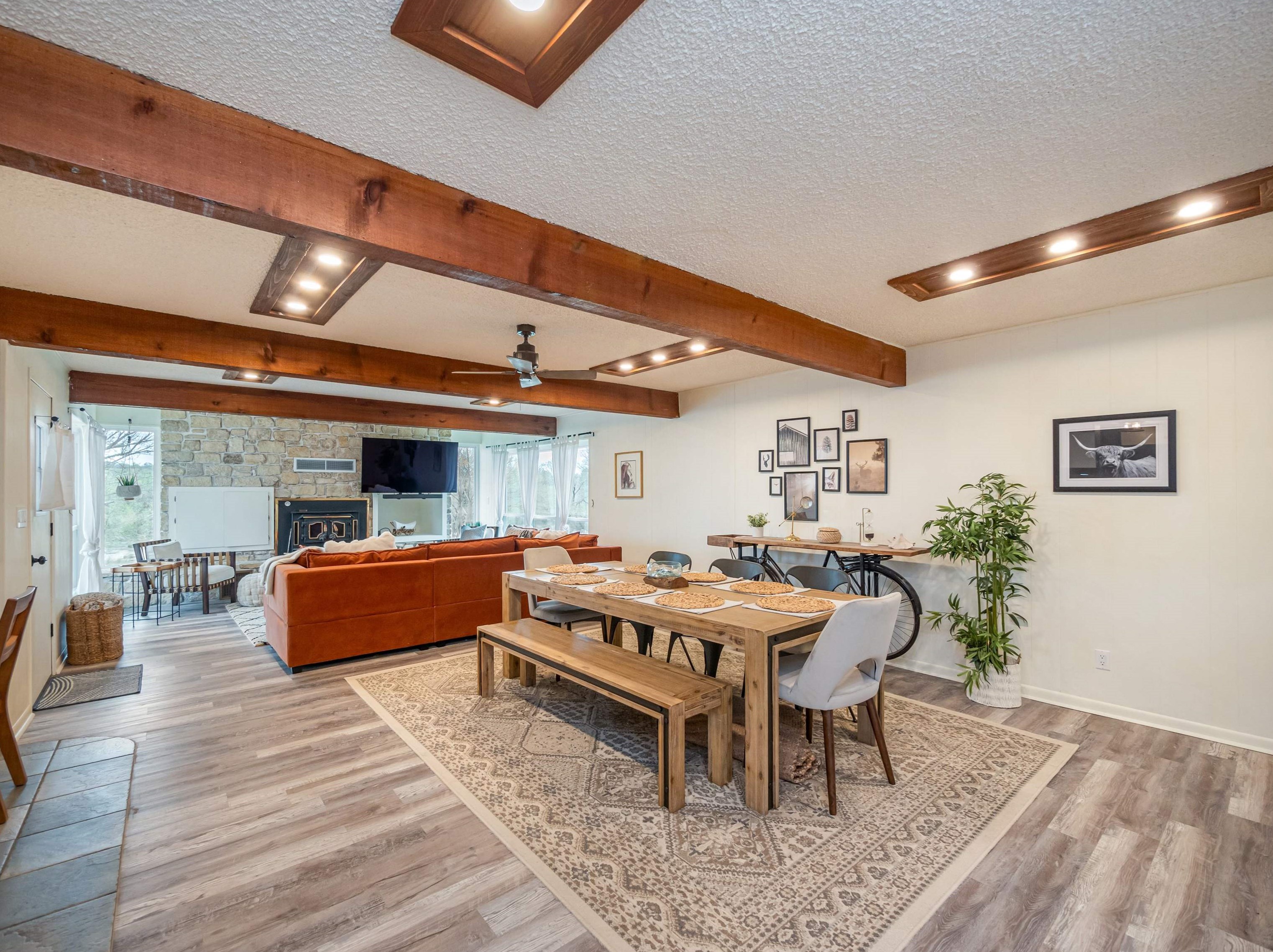 1107 Sandstone St, Sunrise Beach TX  78643-2426 exterior