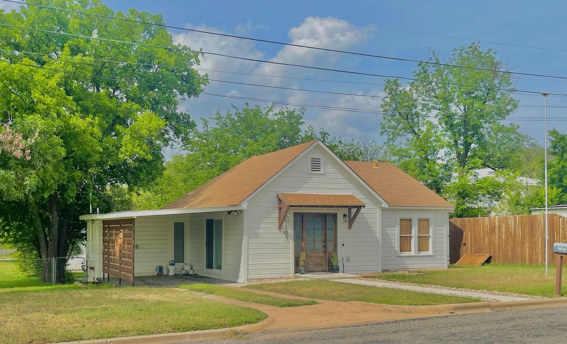 103 Ollie St, Sunrise Beach, TX 78643-2754