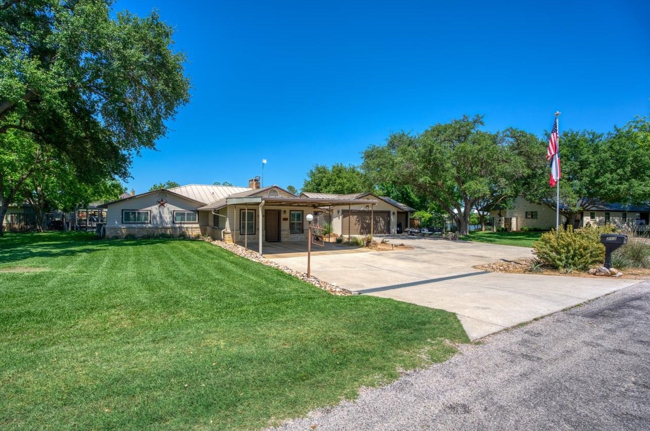 213 Lakeview, Sunrise Beach, TX 78643-9308