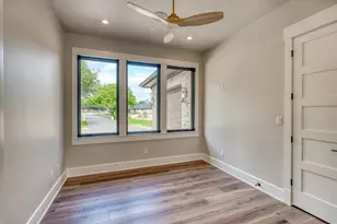 106 Edwards Cir, Horseshoe Bay, TX 78657 - Photo 8