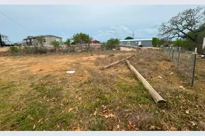 94 E Greencastle Dr, Granite Shoals, TX 78654 - Photo 2