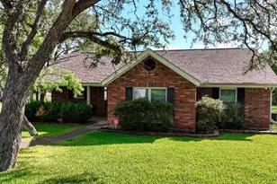 220 W Lakecrest Dr, Bluffton, TX 78607 - Photo 1