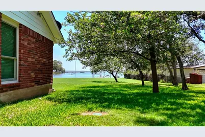 220 W Lakecrest Drive, Bluffton, TX 78607 - Photo 4