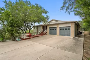 1011 Ridge Point Dr, Marble Falls, TX 78654 - Photo 2