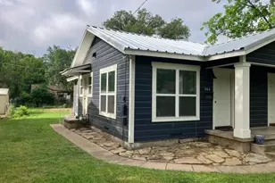 204 E Dry St, San Saba, TX 76877 - Photo 2