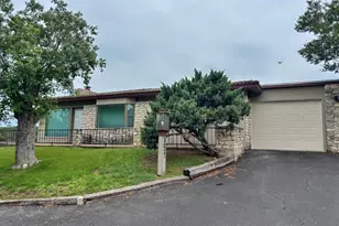 302 Dogie Dr, Horseshoe Bay, TX 78657 - Photo 2