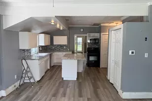 407 S Main St, Burnet, TX 78611 - Photo 14