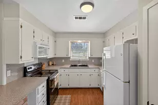 711 Oak Forest, Marble Falls, TX 78654 - Photo 10