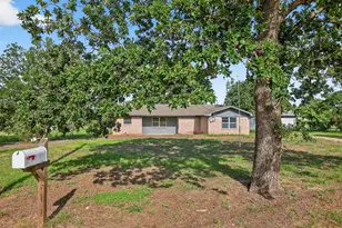 711 Oak Forest, Marble Falls, TX 78654 - Photo 2