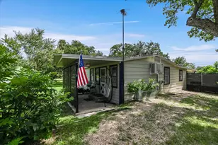 607 Driftwood Ln, Cottonwood Shores, TX 78657 - Photo 2