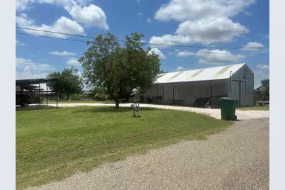 1109 Ashley Avenue, Llano, TX 78643 - Photo 4