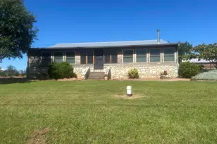 1109 Ashley Ave, Llano, TX 78643 - Photo 2