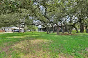 201 Bronco Dr, Burnet, TX 78611 - Photo 2