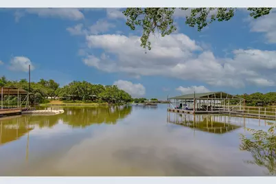 214 Island Lodges Dr, Buchanan Dam, TX 78609 - Photo 18