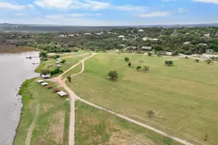 204 Crest Dr, Spicewood, TX 78669 - Photo 4