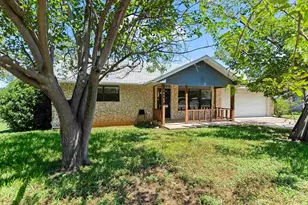 1008 Wright St, Llano, TX 78643 - Photo 2
