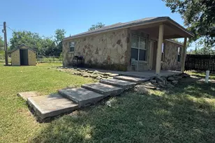 200 N 7th St, Lometa, TX 76853 - Photo 2