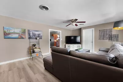 209 E Live Oak St, Burnet, TX 78611 - Photo 6