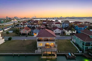 718 Crown Harbor Harbor, Out of Area, TX 78402 - Photo 2