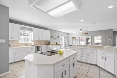 718 Crown Harbor Harbor, Out of Area, TX 78402 - Photo 8