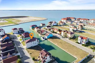 718 Crown Harbor Harbor, Out of Area, TX 78402 - Photo 4